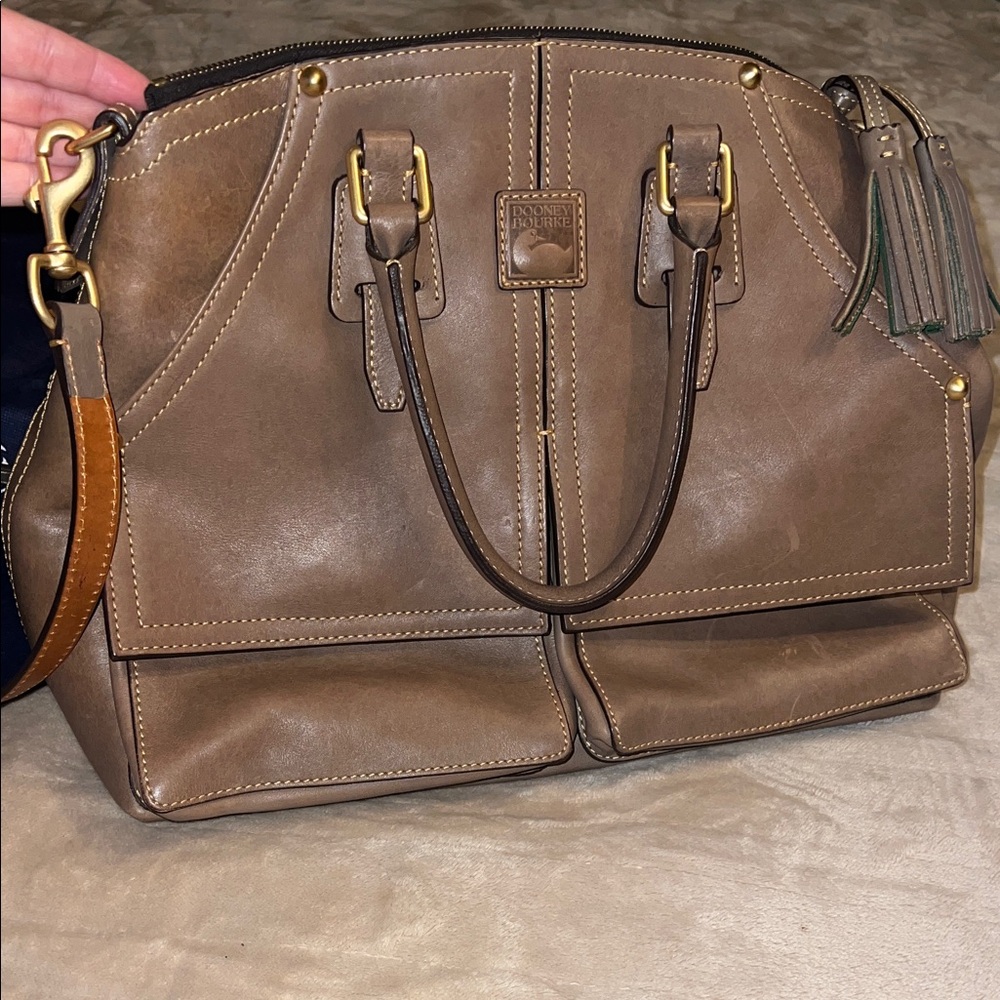 Dooney & Bourke Florentine Clayton bag in like new condition
